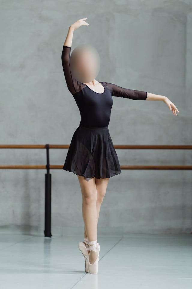 This example hides the face of a ballerina in a casting photo using the blurring method. Hiding the face helps to demonstrate the dancer's skill and technique while safeguarding her personal information. The oval-shaped censoring effectively covers the ballerina's face, and with a blur intensity of 30 pixels, securely hides all facial features. (Source: Pexels.)