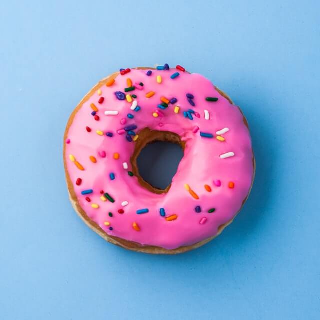 This example uses a fractional value for the number of donut copies to create. As the horizontal duplication mode is selected and the value for copies equals 0.5, the output consists of only the left half of the pink donut. (Source: Pexels.)