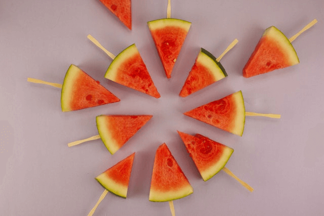 In this example, we use a program to remove a specific color from an image in order to eliminate the seeds from the watermelon in the image. To do this, we click on one of these seeds in the input preview and set red as the color to replace it with. This way, the black seeds blend with the overall color of the watermelon, creating the appearance of a seedless watermelon. (Source: Pexels.)