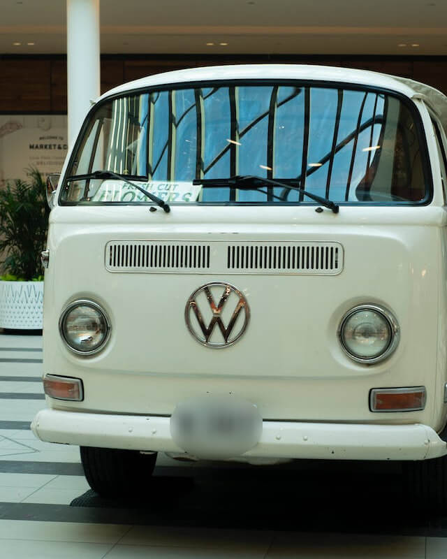 This example hides the license plate on an old Volkswagen van. These cars are rare vintage vehicles, so it is important to protect the owner of the car from being tracked. To do this, we use a blur effect in a circular shape of the license plate with a blur strength of 20 pixels. (Source: Pexels.)