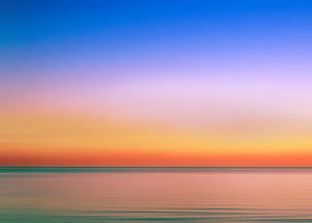 In this example, we load a WebP photo featuring a smooth color gradient of the sky and sea at sunset. During the conversion, the program quantizes the WebP colors and creates a new 256-color palette for the GIF, resulting in a gradient that is no longer as smooth and is showing color banding. (Source: Pexels.)